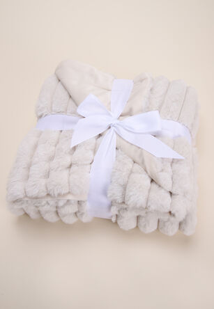 Womens Cream Cosy Ribbed Blanket